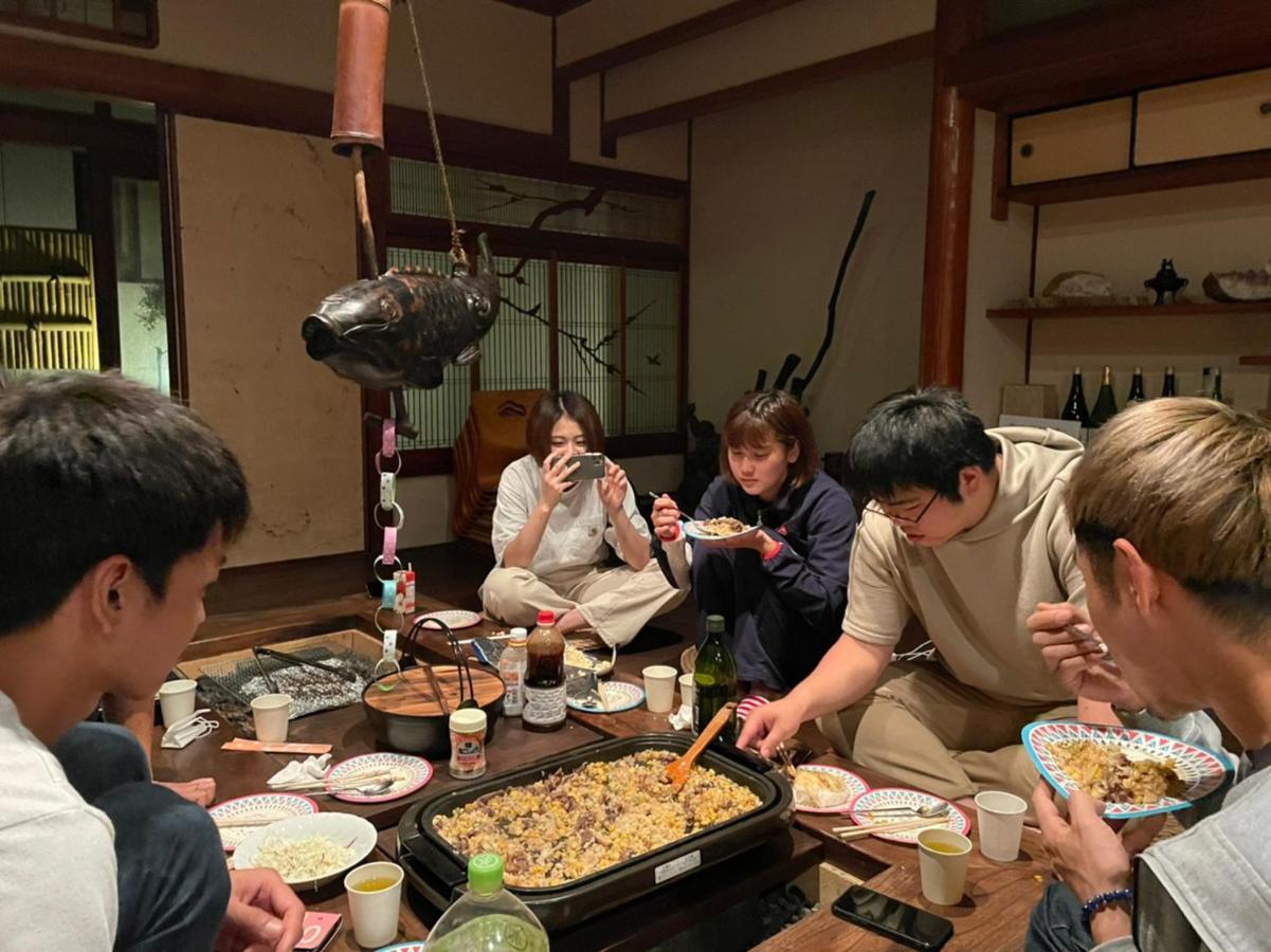 Guesthouse Omoya--全個室--囲炉裏のぬくもりと共にグループの絆を深める古民家宿でゆっくりとした時間を-6名部屋-6名部屋-8名部屋--最大20名-ペット同伴可は一室のみ- Matsuyama  Luaran gambar