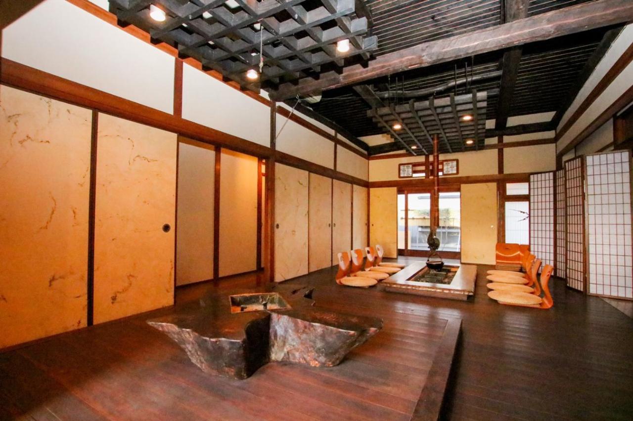 Guesthouse Omoya--全個室--囲炉裏のぬくもりと共にグループの絆を深める古民家宿でゆっくりとした時間を-6名部屋-6名部屋-8名部屋--最大20名-ペット同伴可は一室のみ- Matsuyama  Luaran gambar